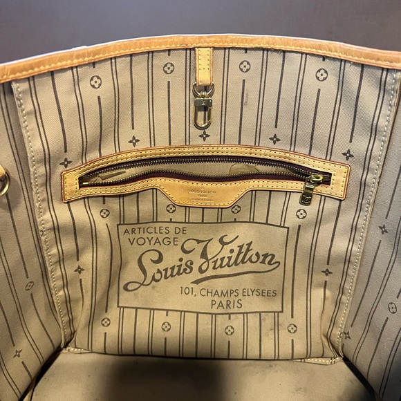 Louis Vuitton Neverfull MM - Picture 9 of 13